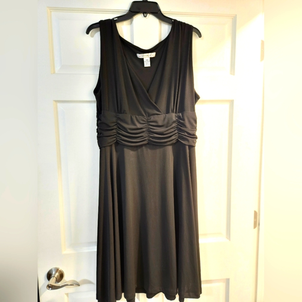 Elegant Black Sleeveless Dress